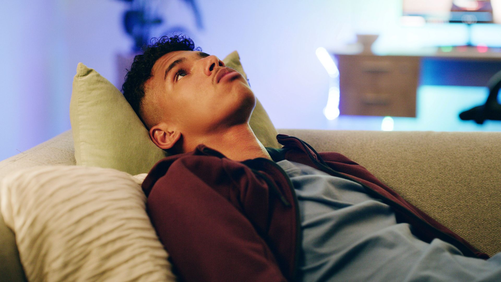 11 Signs Your Past Trauma Is Still Affecting Your Daily Life